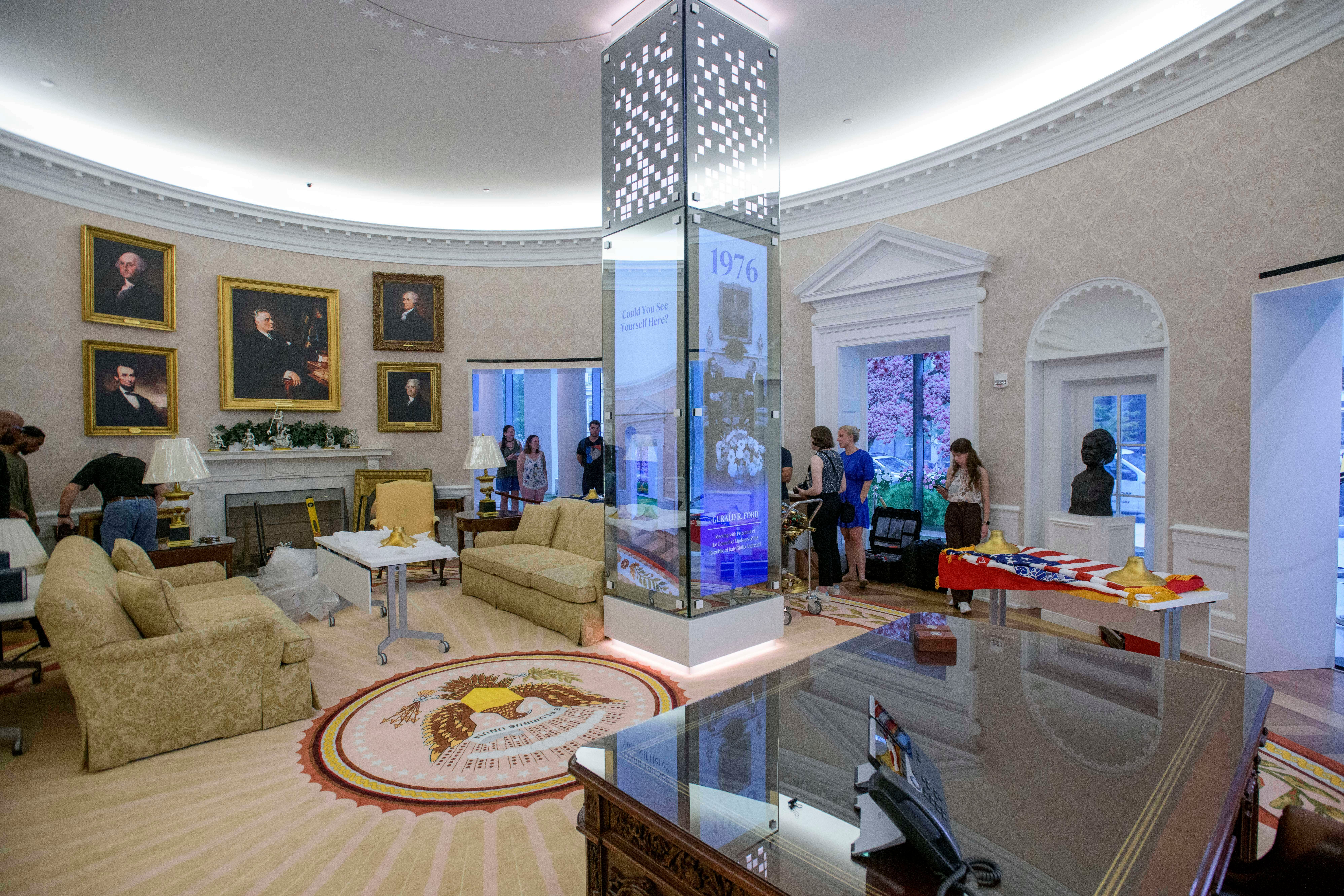 Trump Oval Office Replica
