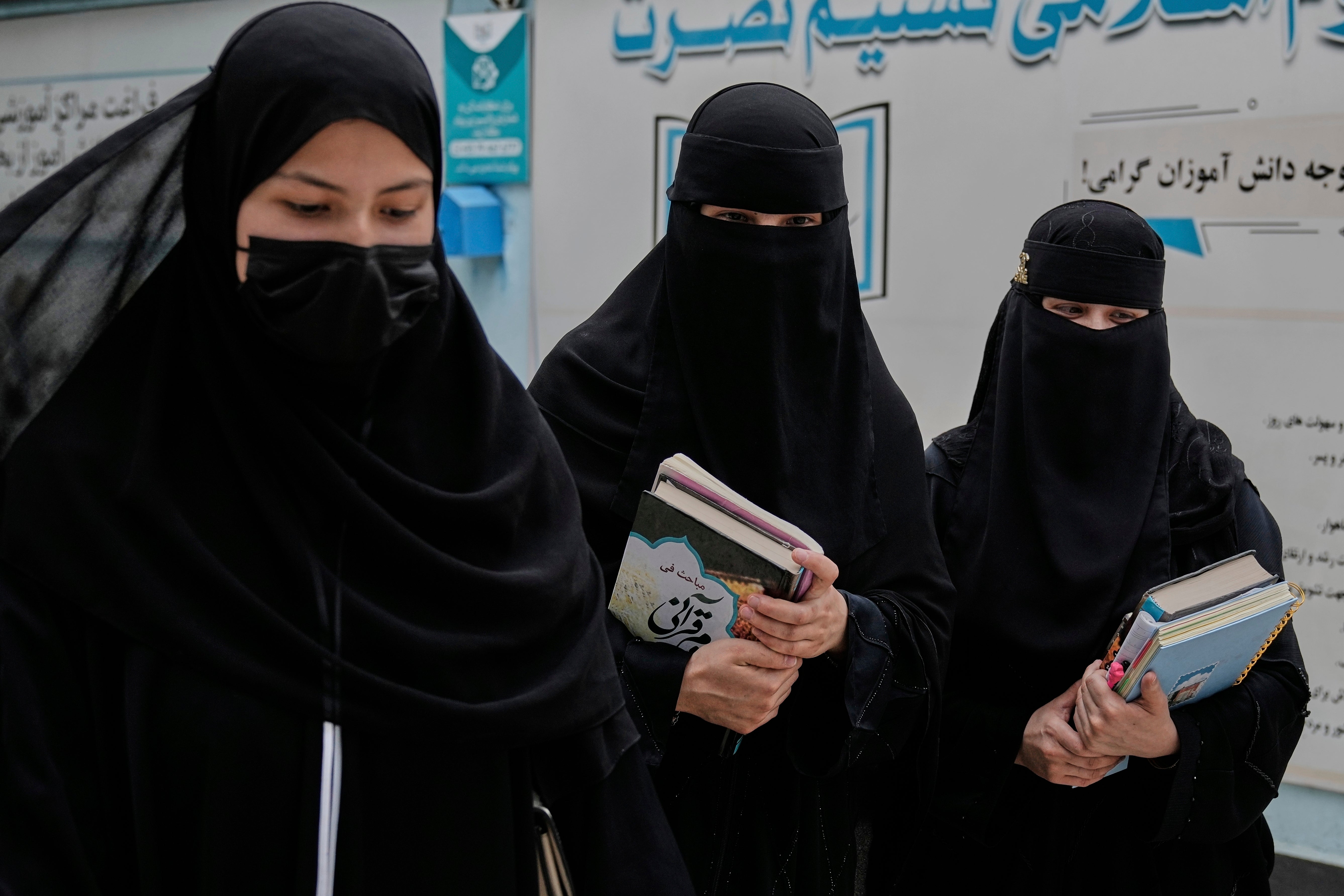AFGANISTÁN-MUJERES-MADRASAS