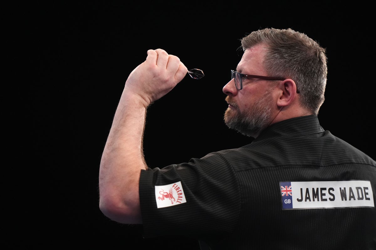 James Wade holds off Gian van Veen to reach Matchplay semi-finals