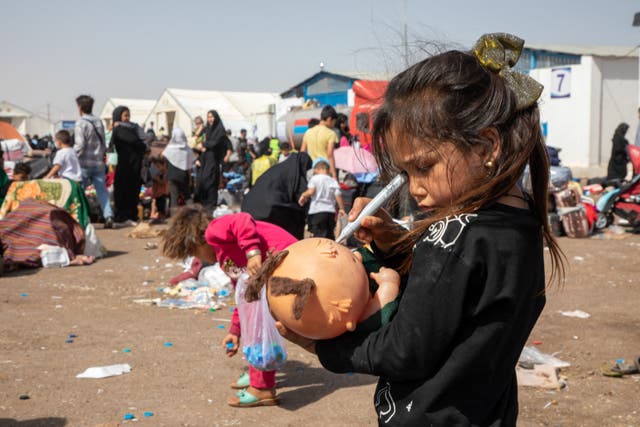 <p>A young girl holds a broken doll amid newly arrived Afghan returnees at Islam Qala border crossing</p>