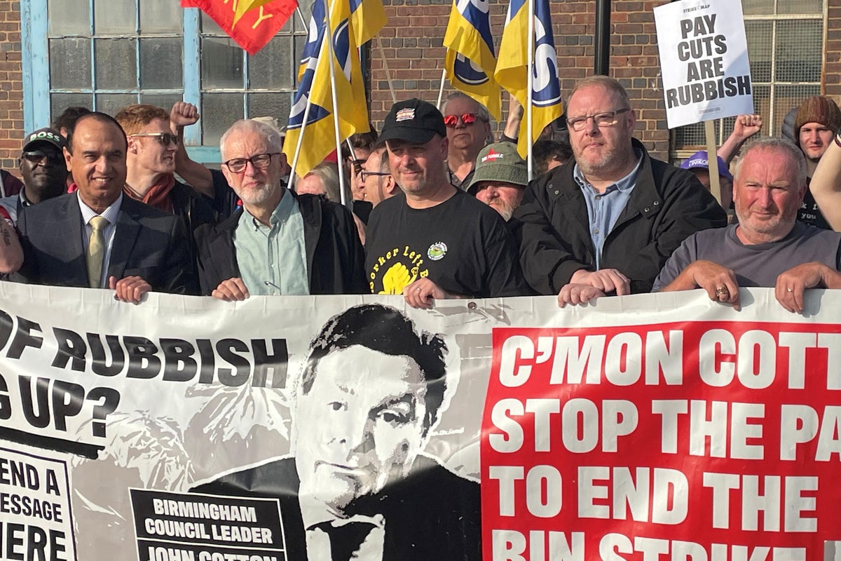 Corbyn throws his weight behind striking Birmingham bin workers