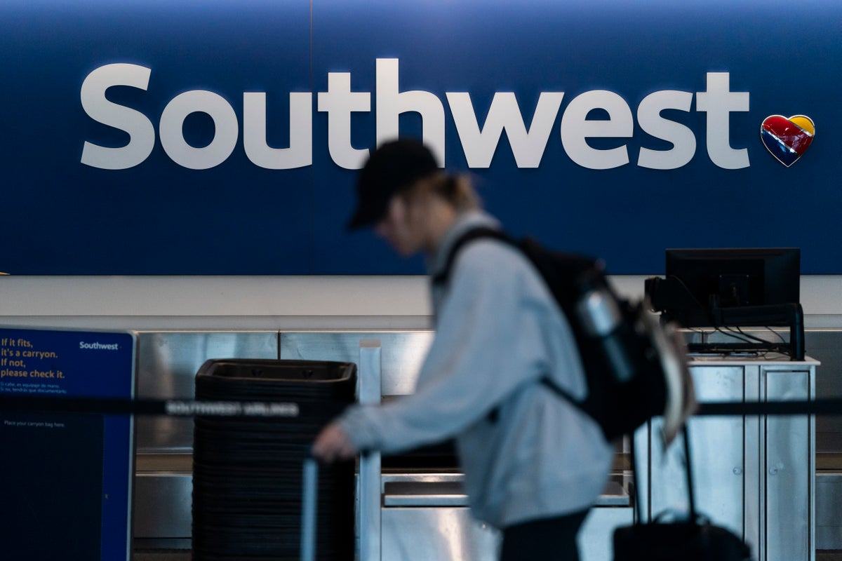 Southwest Airlines flight headed to Las Vegas takes dramatic plunge in response to nearby aircraft