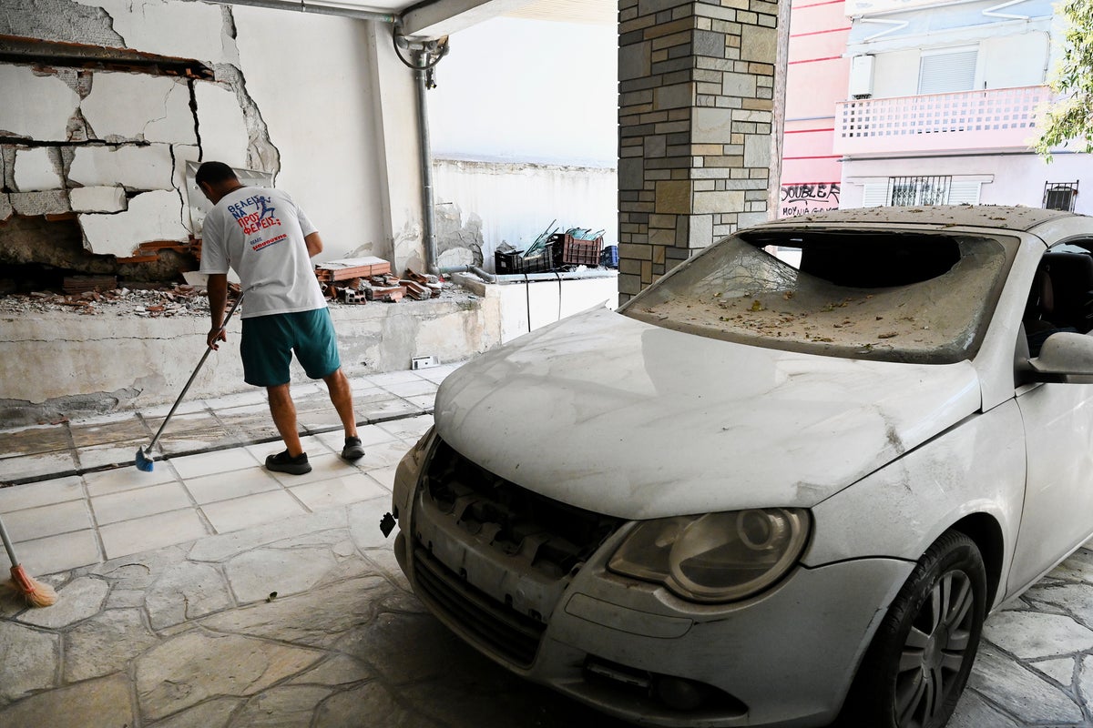 A strong bomb explosion targets a Greek prison guard's home