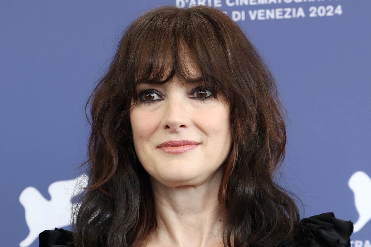 Winona Ryder says film director threatened to destroy her career