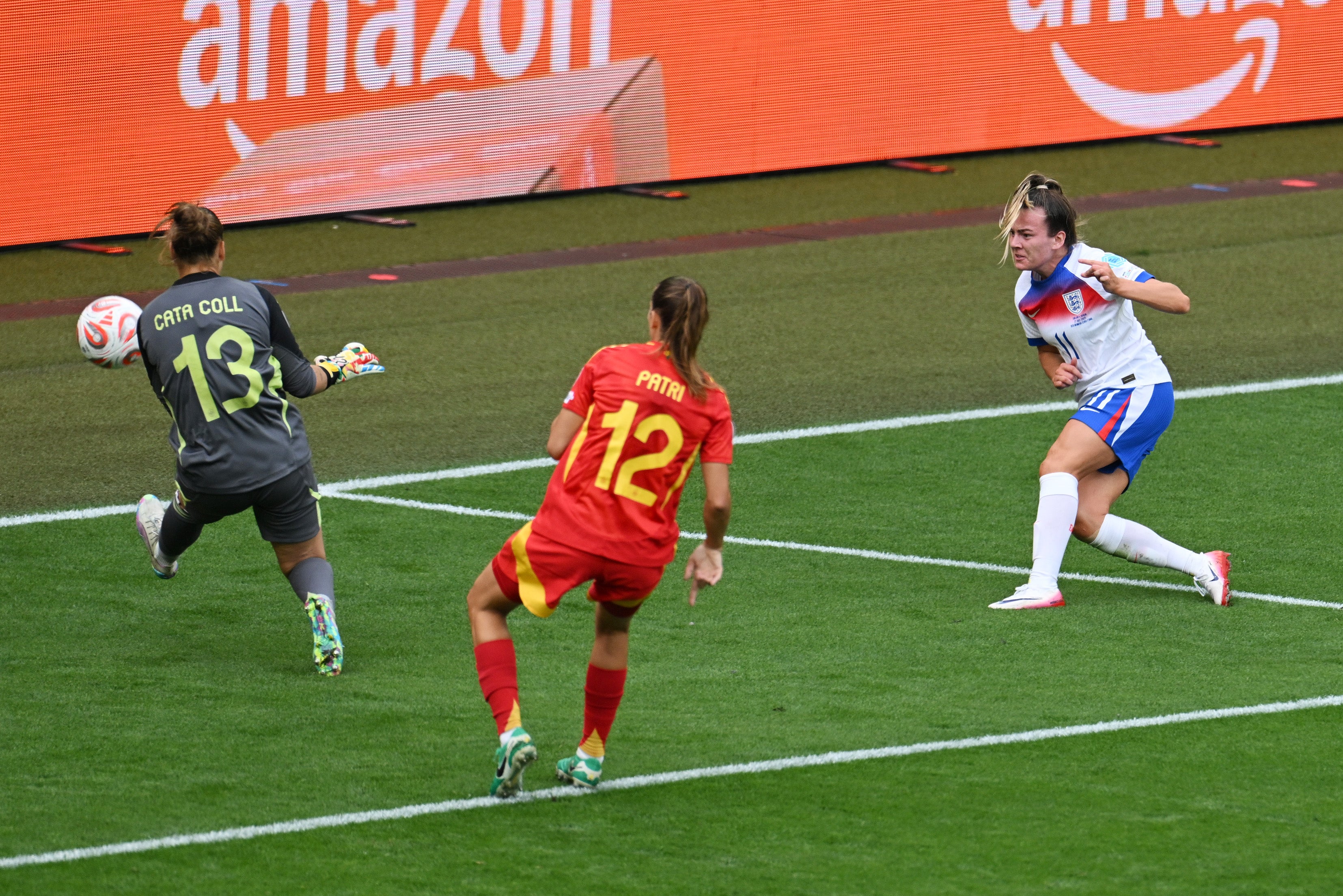 Lauren Hemp of England shoots which is saved by Cata Coll of Spain