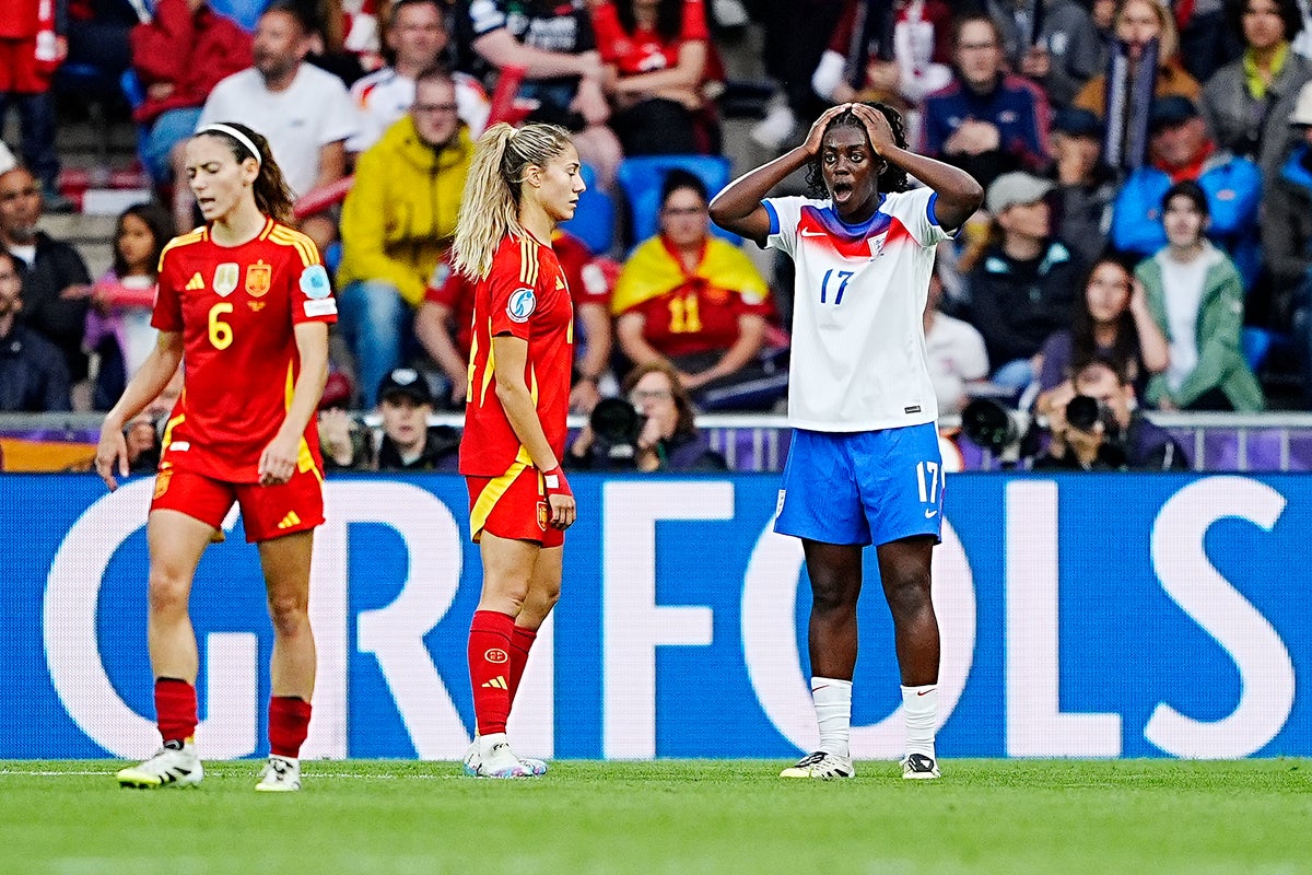 Patri’s dramatic dive leaves England’s Michelle Agyemang shocked during women’s Euros final