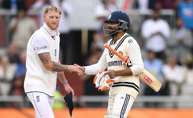 <p>Ben Stokes shakes hands with India batsman Ravindra Jadeja</p>