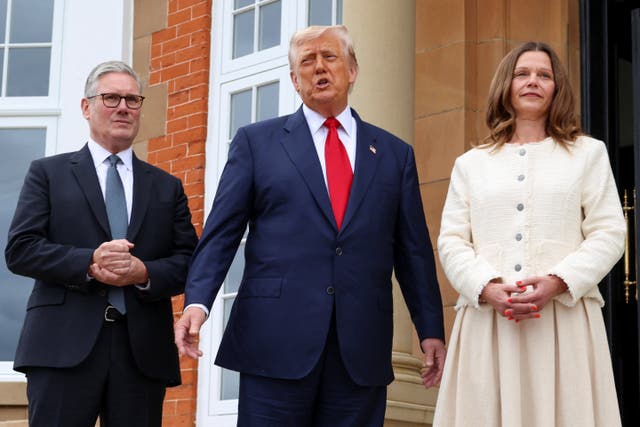 <p>Never has a first lady looked more awkward than Victoria Starmer facing the US president</p>