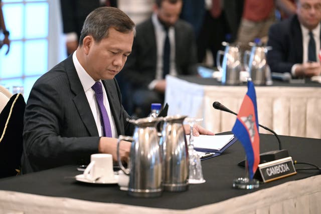 <p>Cambodia's Prime Minister Hun Manet, center, looks on during talks with Thailand's acting Prime Minister Phumtham Wechayachai.(Mohd Rasfan/Pool Photo via AP)</p>