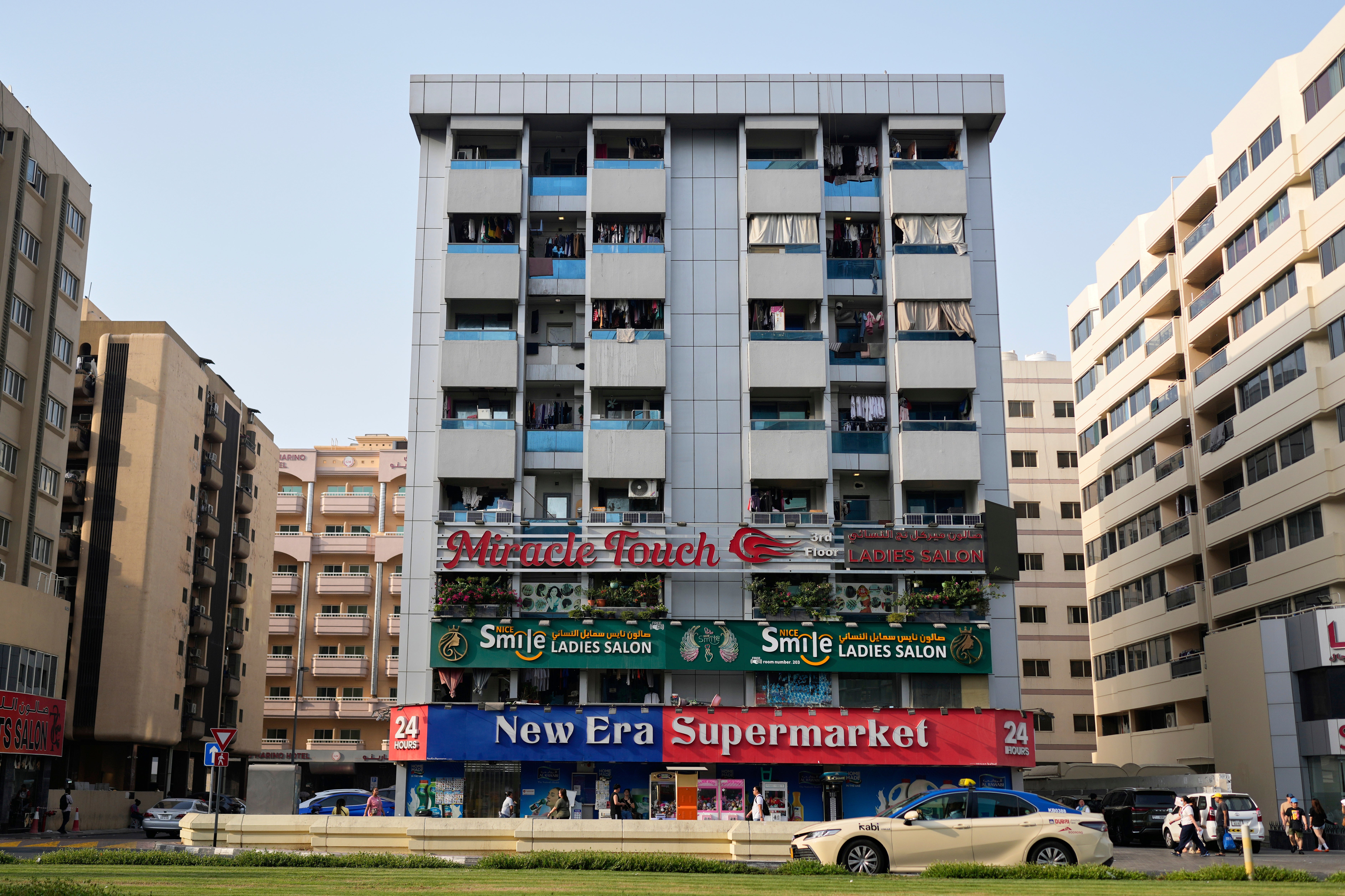 EMIRATOS-TRABAJADORES MIGRANTES