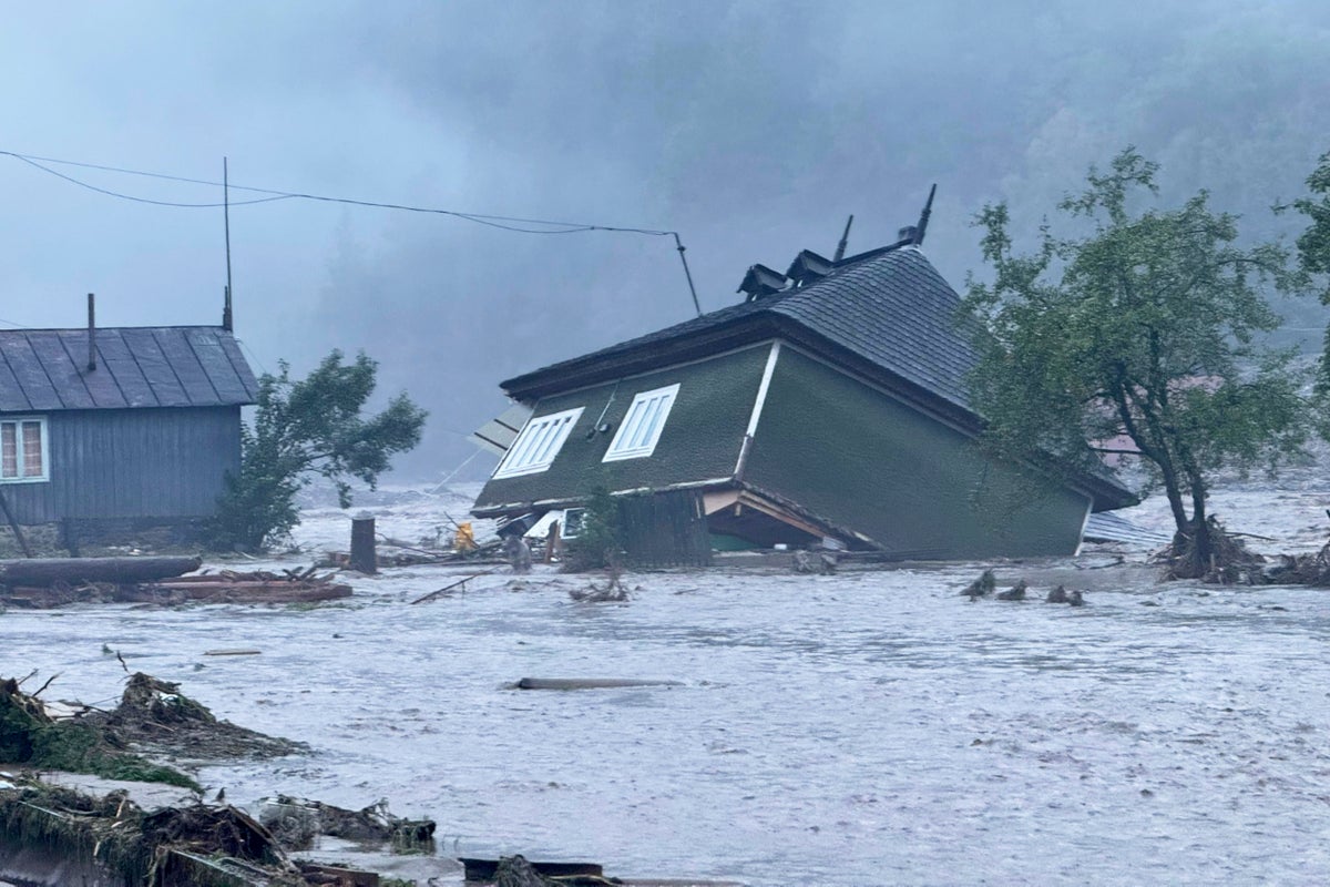Flash floods in Romania kill at least 1 person and force hundreds of evacuations