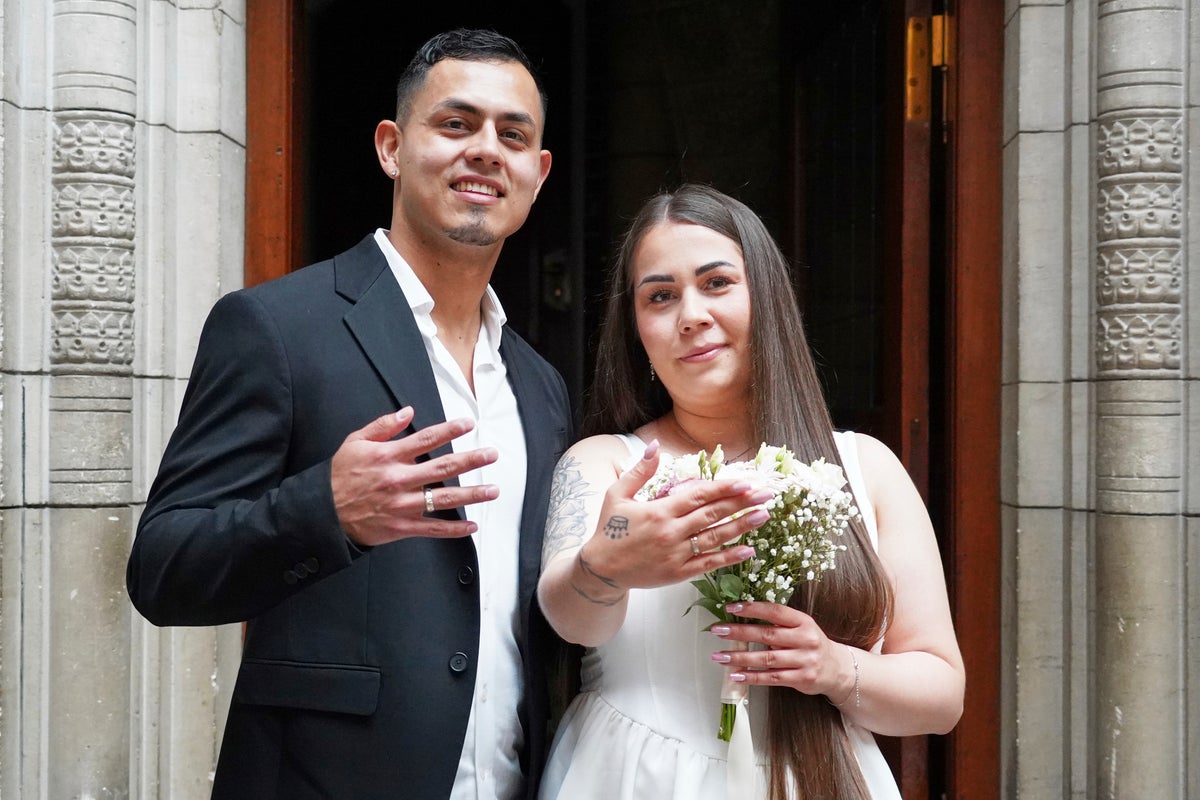 The country couples are flocking to for a fast and easy wedding