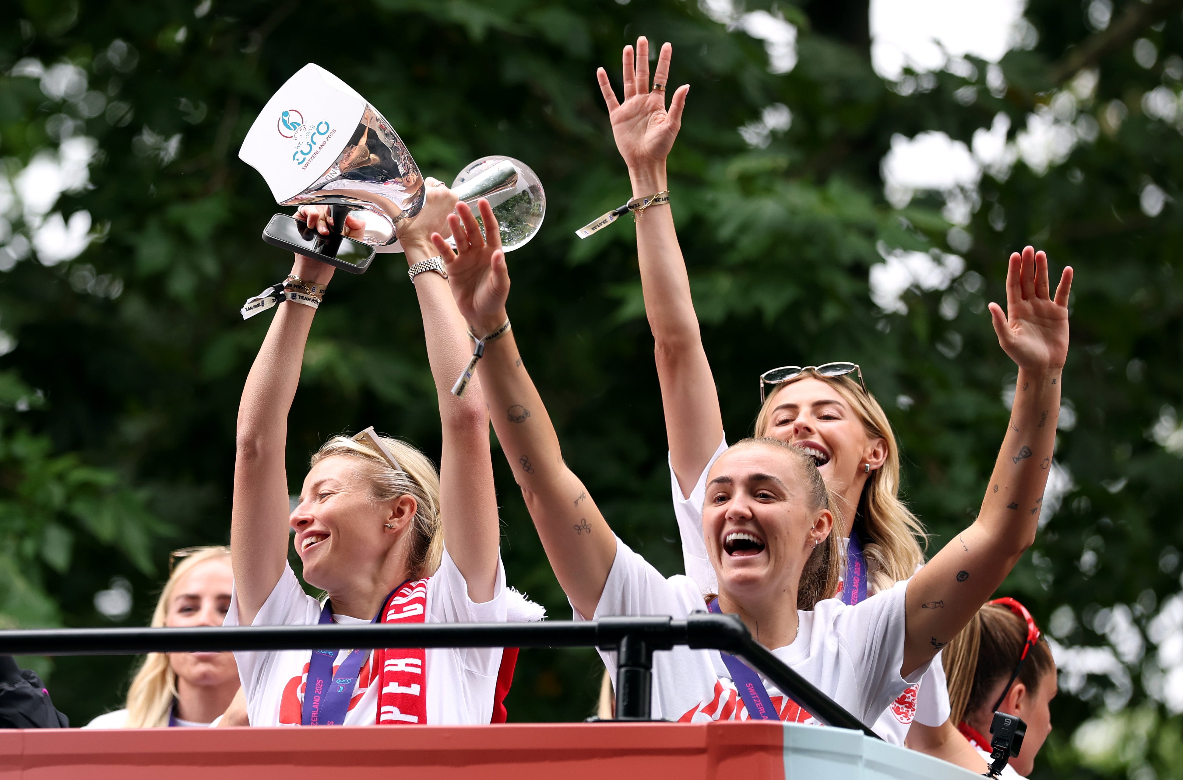 Captain Leah Williamson lifts the Euro 2025 trophy