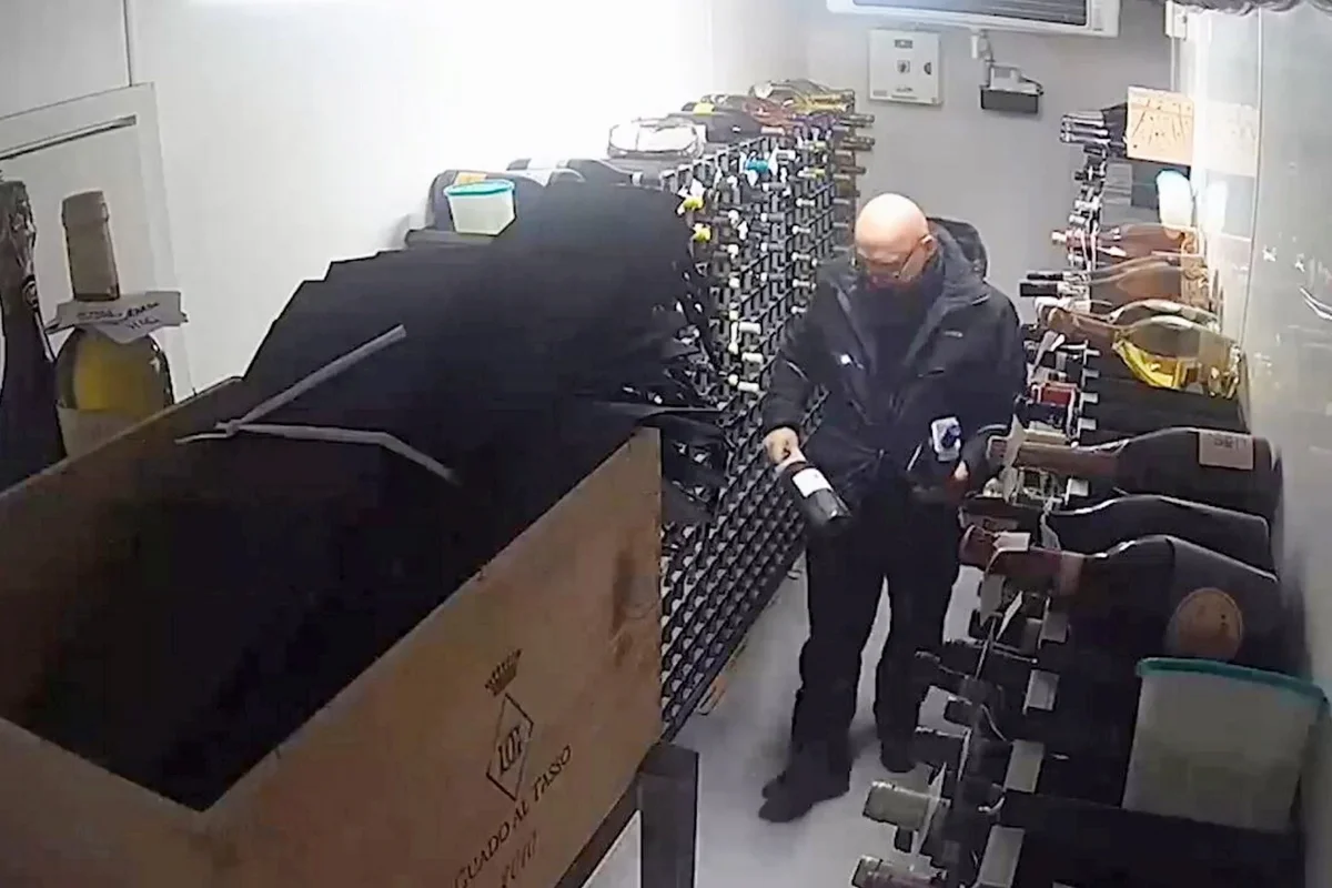 Moment Tuk-tuk driver caught using wheelie bin to steal £24,000 of wine