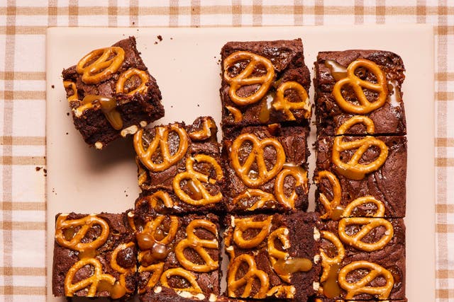 <p>Salty, sweet and seriously fudgy – these caramel pretzel brownies are dangerously good</p>
