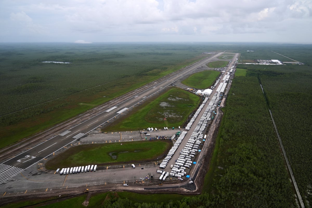 https://static.independent.co.uk/2025/07/30/15/Immigration_Florida_58203.jpg?width=1200&height=800&crop=1200:800