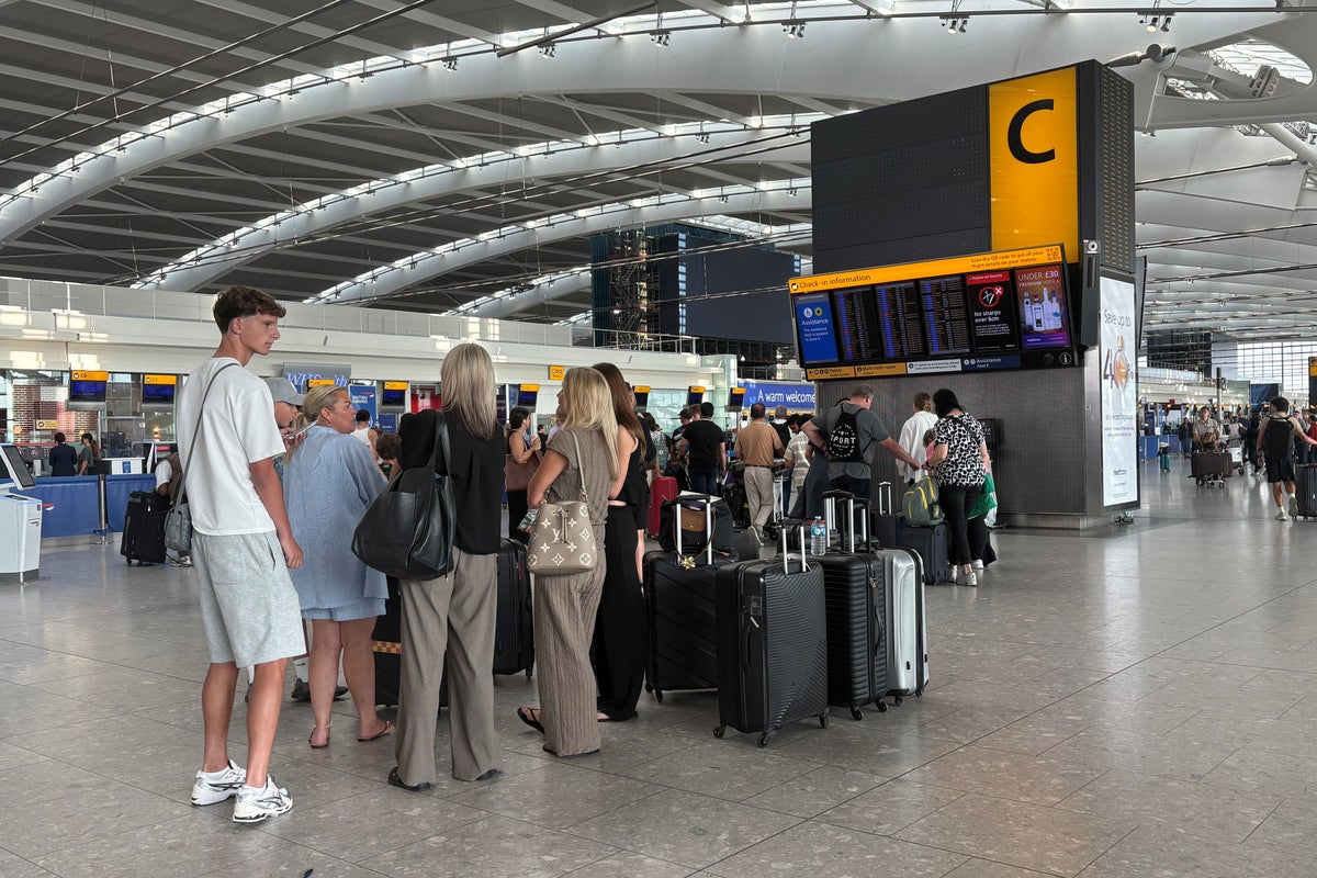 Air control boss hauled in for grilling from transport secretary amid calls for him to resign after airports chaos