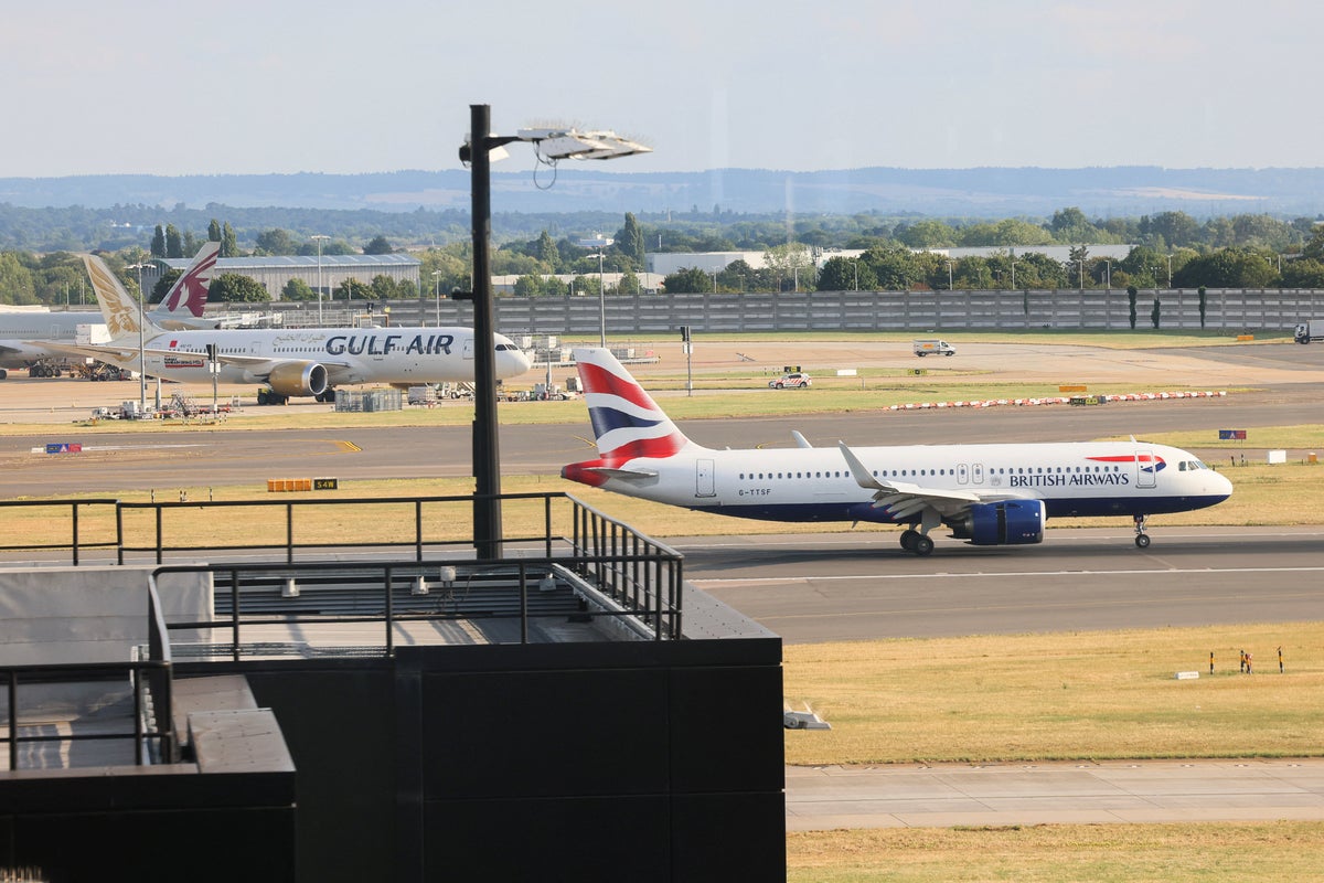 Air traffic outage live: Radar systems failure caused shutdown as flight delay chaos could continue for days