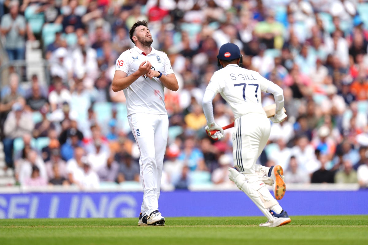England fail to make the most of the conditions after winning toss in decider
