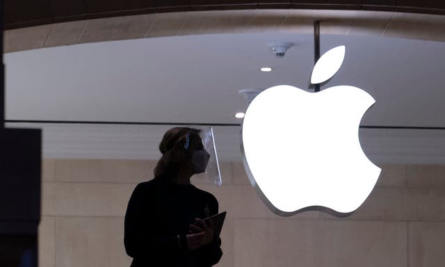 Earns Apple