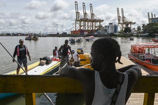 Citizens of the port of Valparaiso look at the sea during an evacuation plan due to a tsunami alert on July 30, 2025 in Valparaiso, Chile