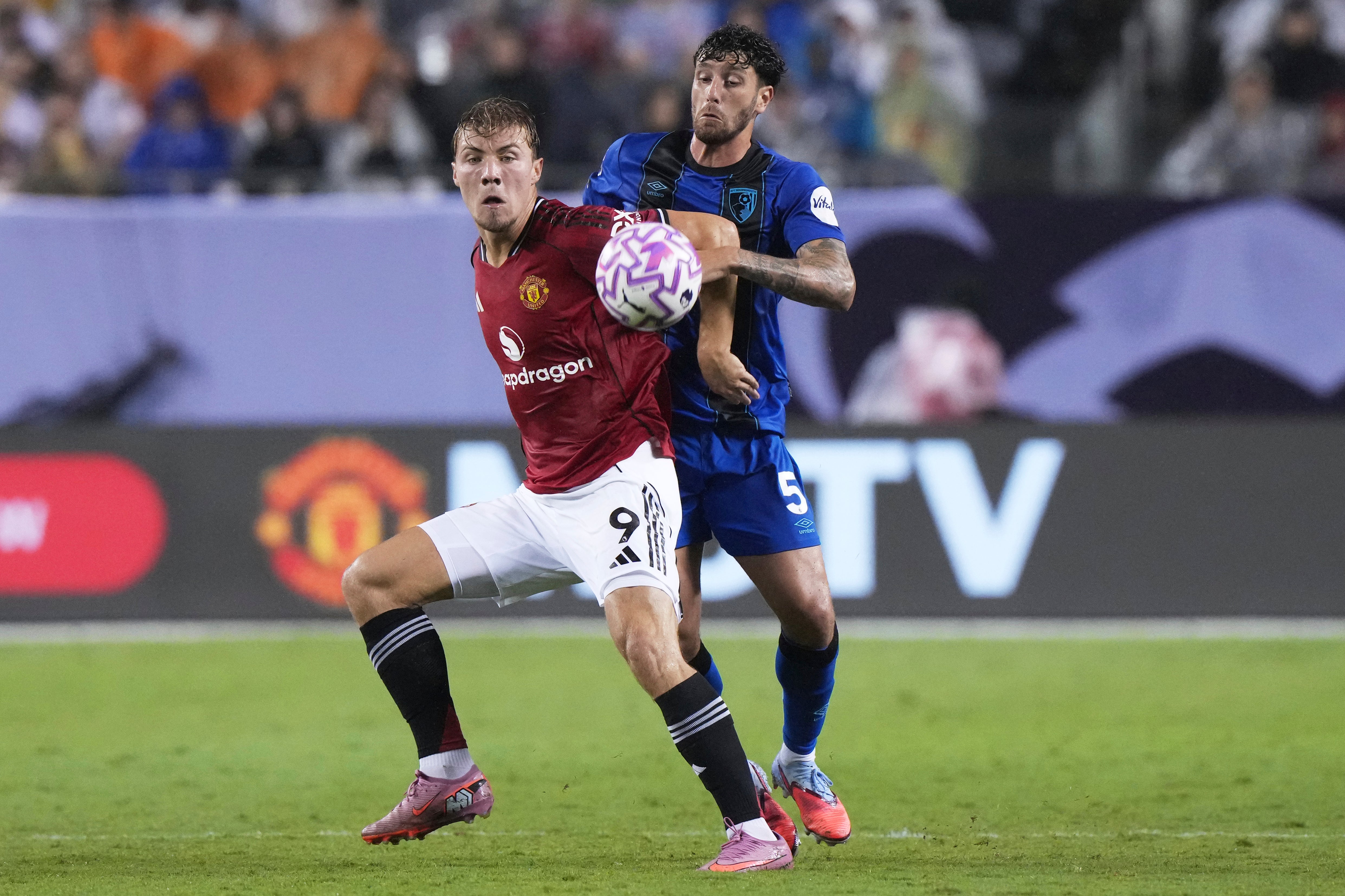 Rasmus Hojlund marcou um gol oportuno no confronto de pré-temporada com Bournemouth, mas seu futuro no Man Utd não é garantido