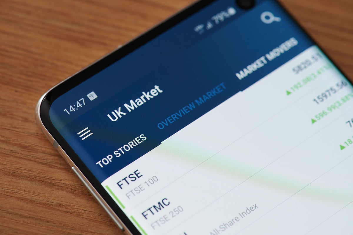 UK investors lack confidence with money as survey reveals gender gap