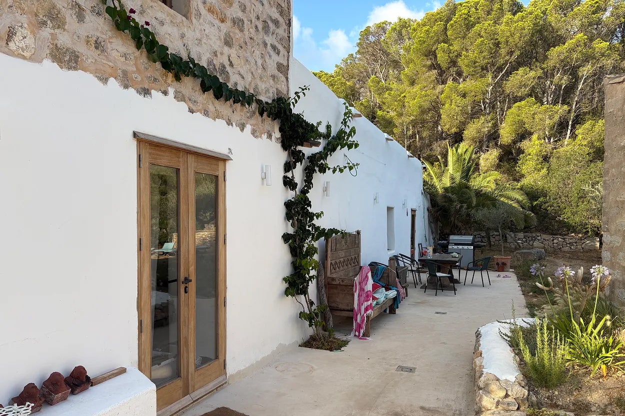 An old finca up in the hills is Tiffanie’s temporary home