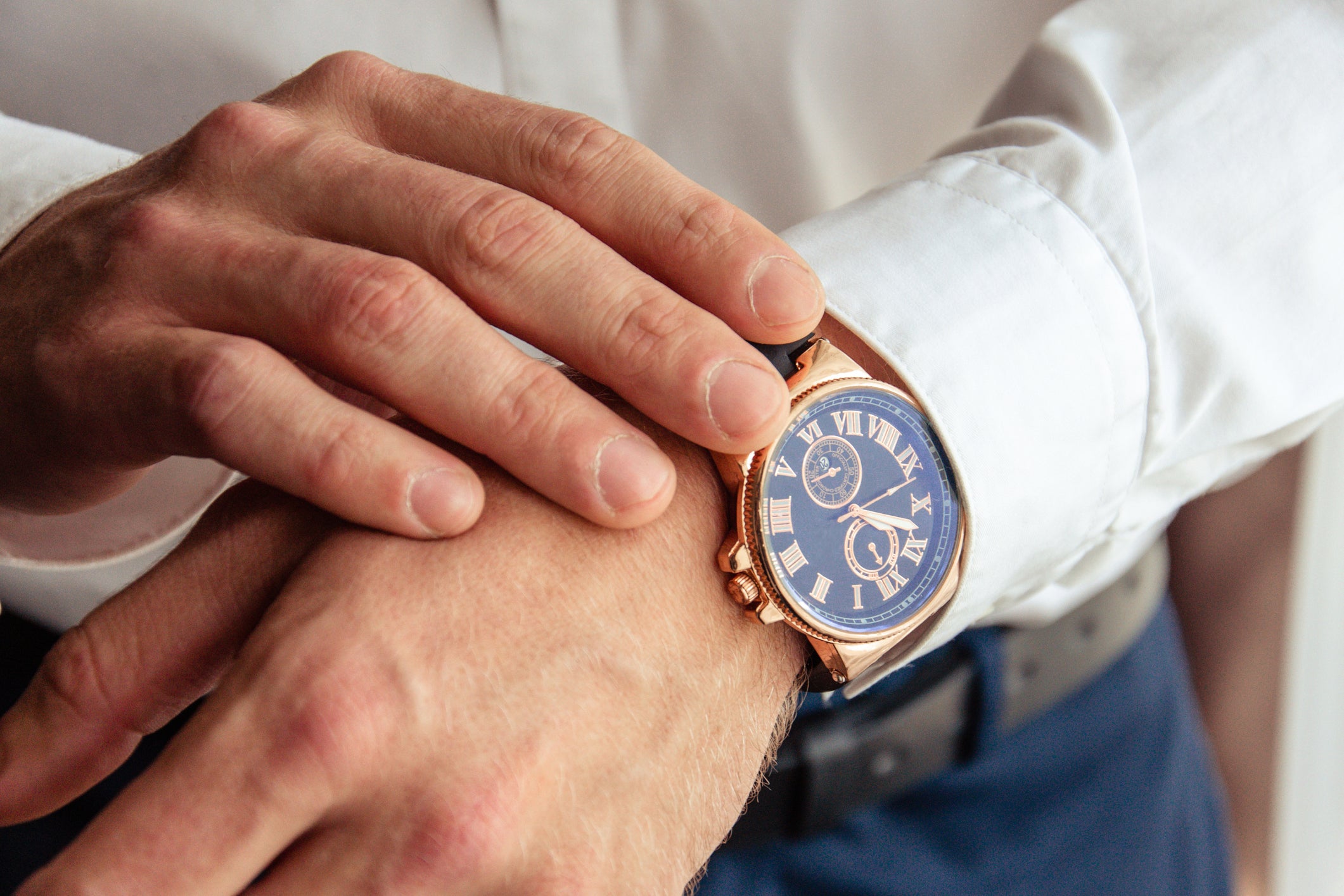 An analogue watch curbs phone checks