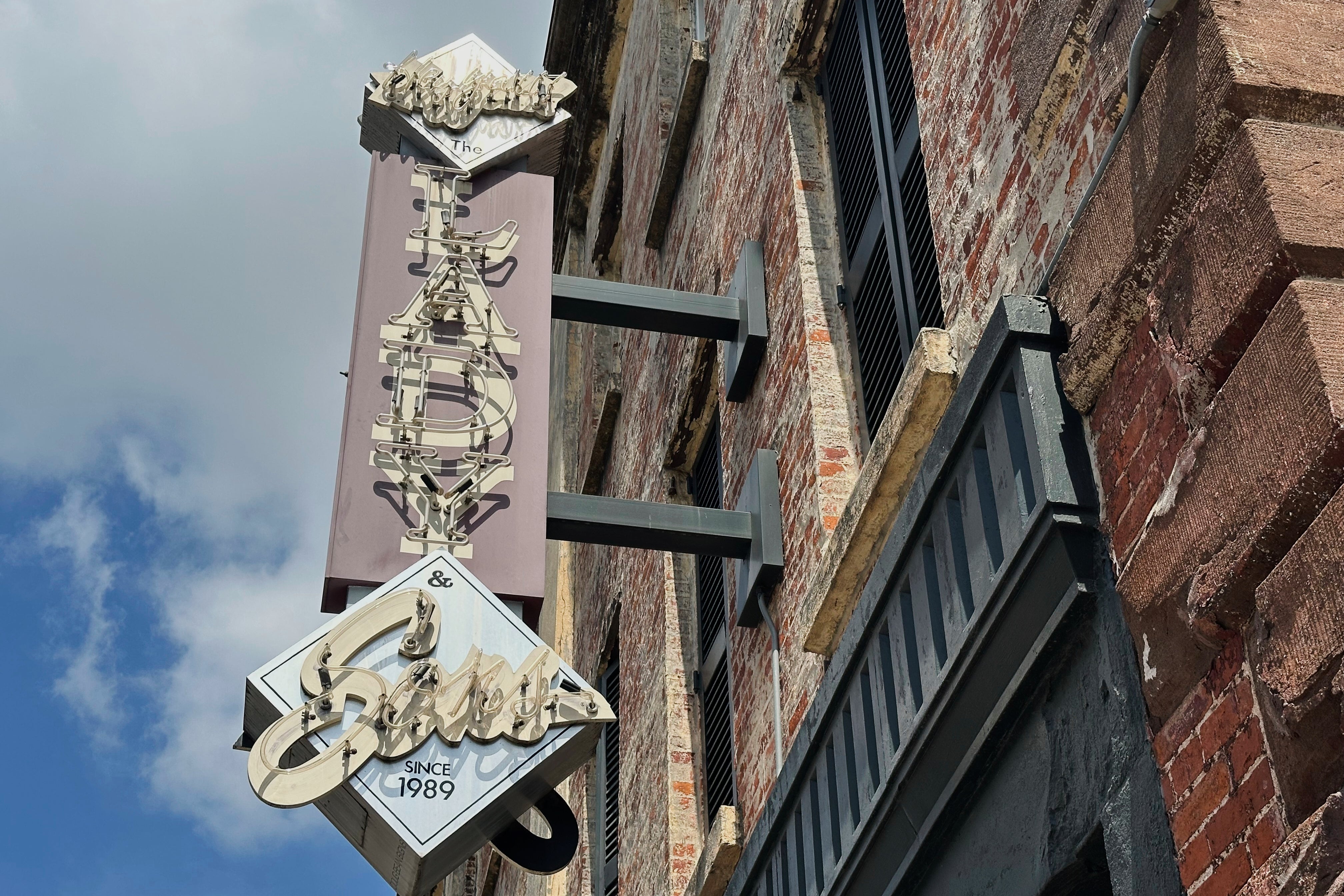 Paula Deen-Restaurants Closed