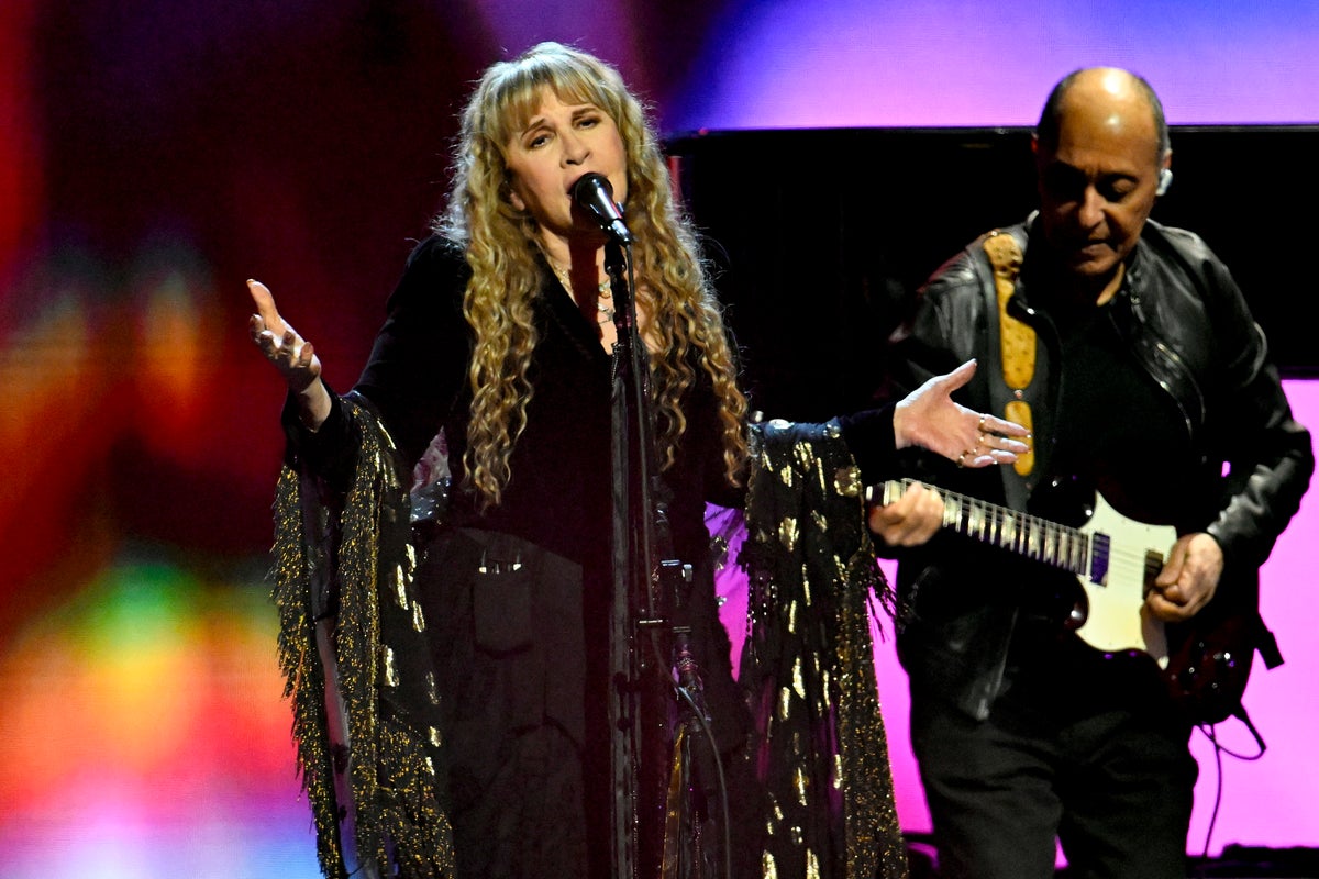 Stevie Nicks postpones tour after fracturing shoulder Stevie Nicks postpones tour after fracturing shoulder