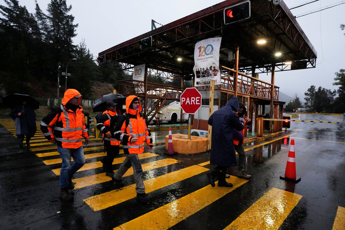 Collapse at Chile's major copper mine kills 1 worker and leaves 5 missing