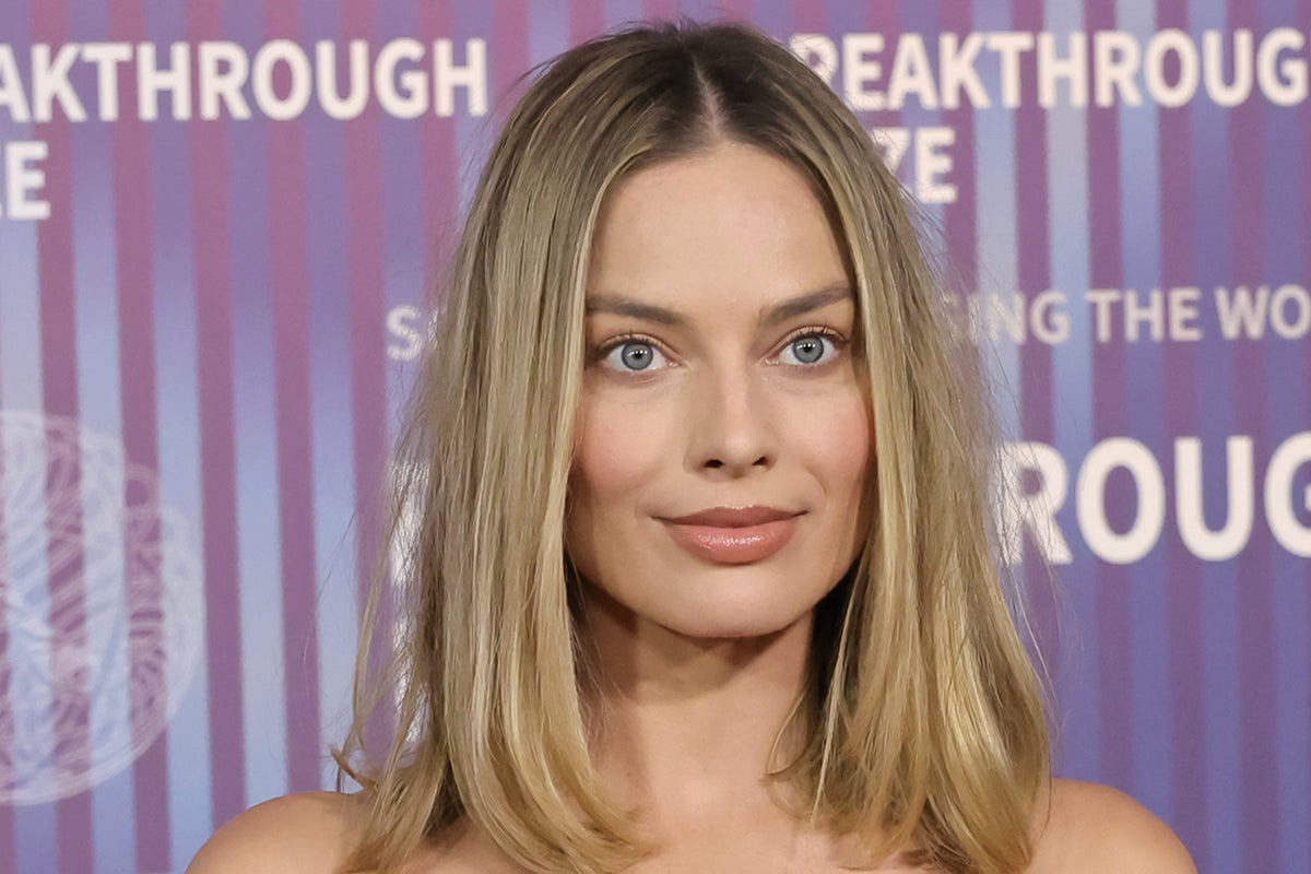 Margot Robbie in talks to star in remake of 1950s classic Attack of the Fifty Foot Woman