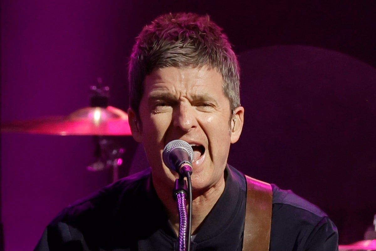 Noel Gallagher pushes back at Oasis crowd as Manchester is ‘booed’ during London gig Noel Gallagher pushes back at Oasis crowd as Manchester is ‘booed’ during London gig