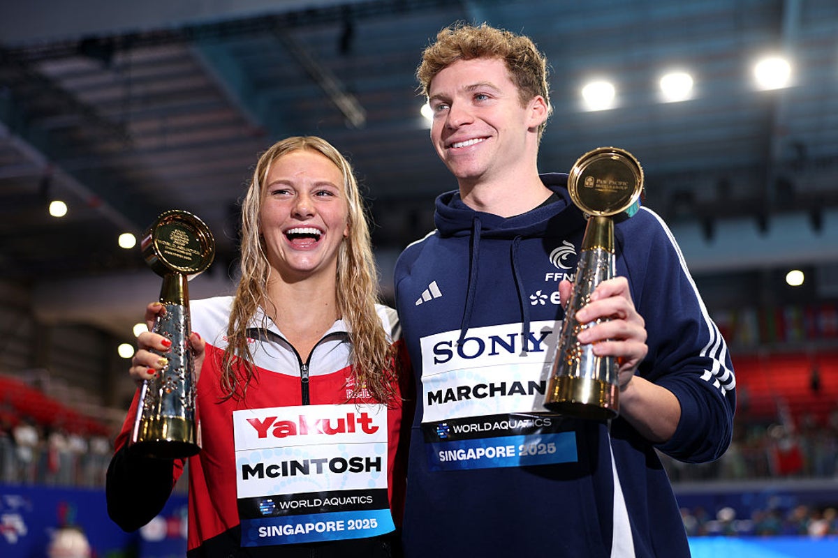 Summer McIntosh seals fourth gold at world championships as US women break relay record