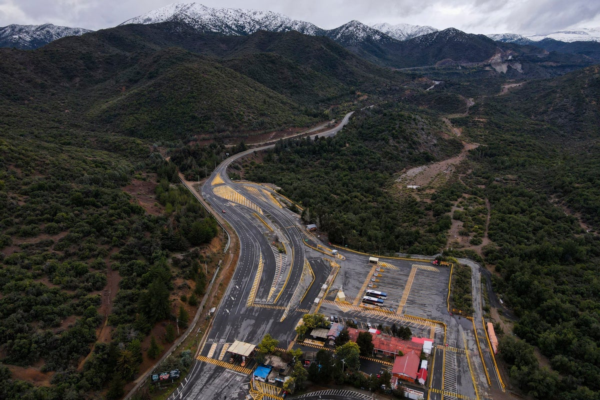 Chilean rescuers recover the bodies of 4 miners who were trapped in a collapsed shaft