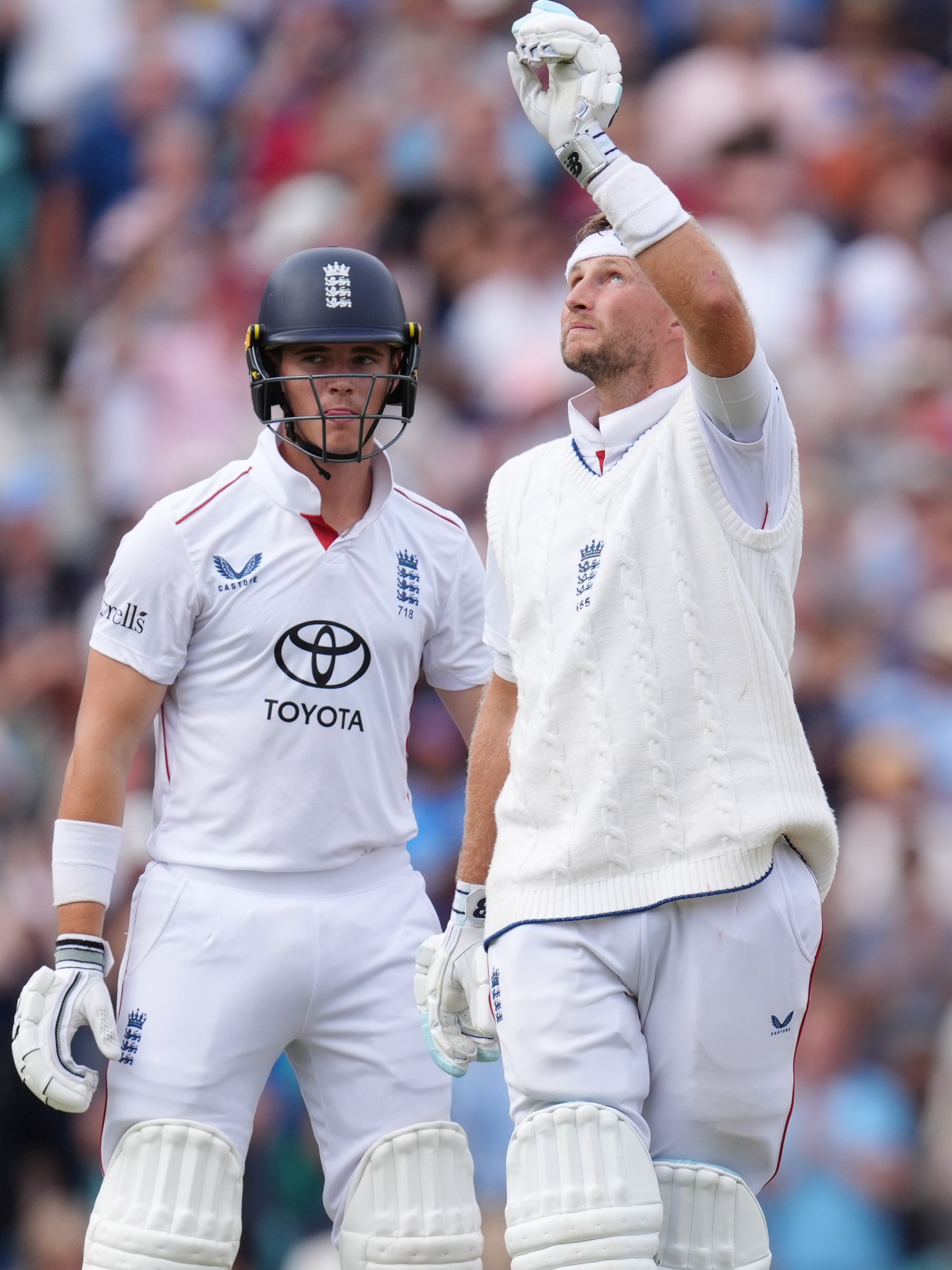 Joe Root, right, pays tribute to the late Graham Thorpe after reaching his century (Ben Whitley/PA)