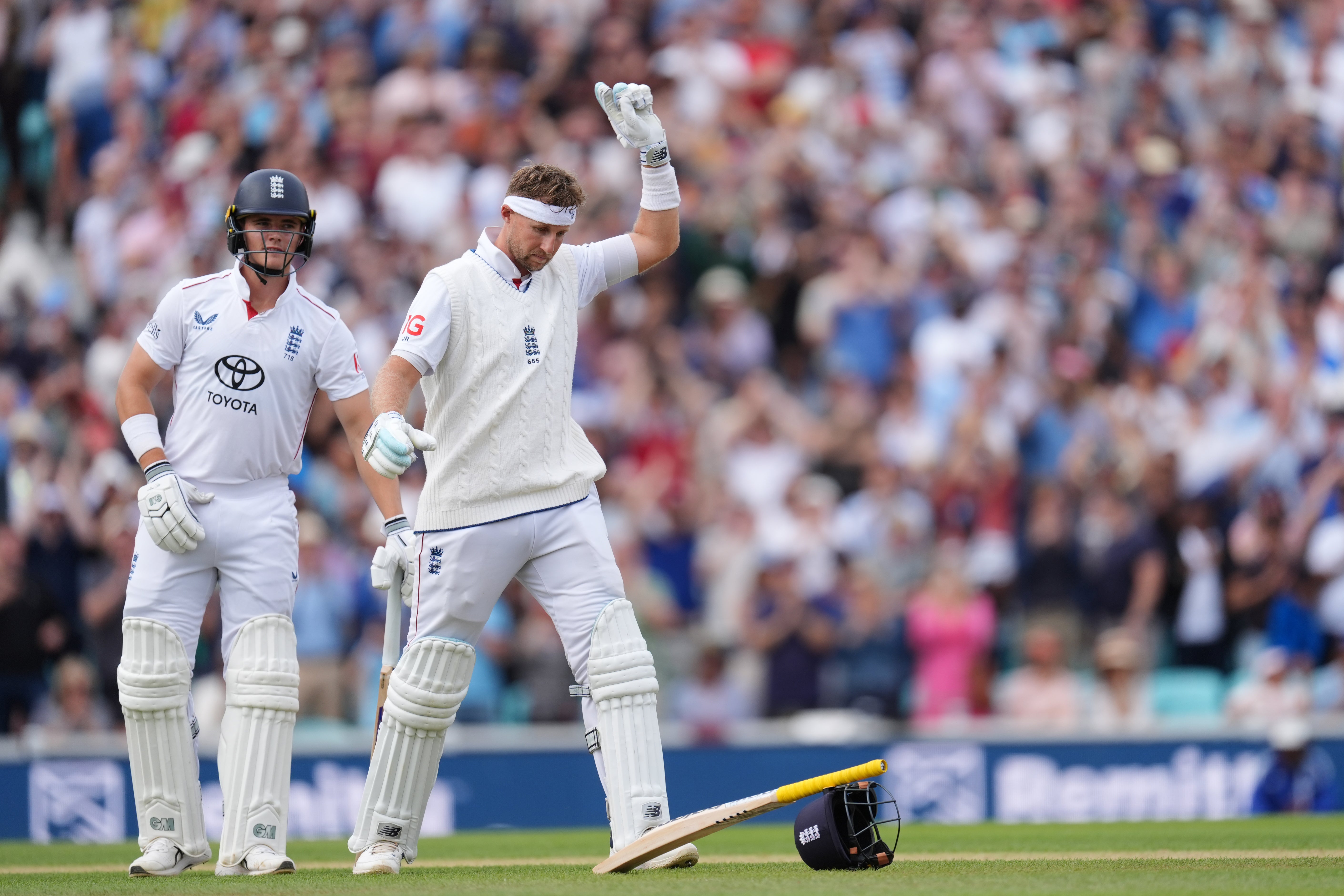Joe Root paid a touching tribute Graham Thorpe after reaching his century