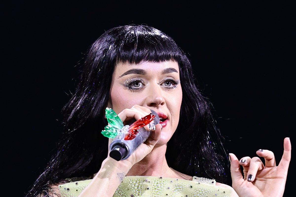 Katy Perry praised for her response after fan collapses next to her onstage