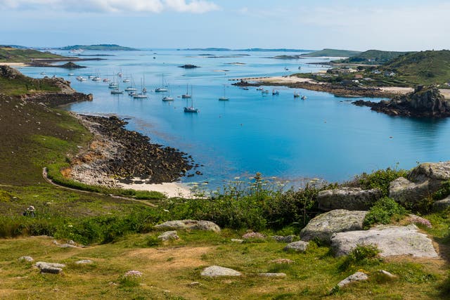 <p>The golden beaches and turquoise waters of the Scilly Isles look like they could be in the Caribbean</p>