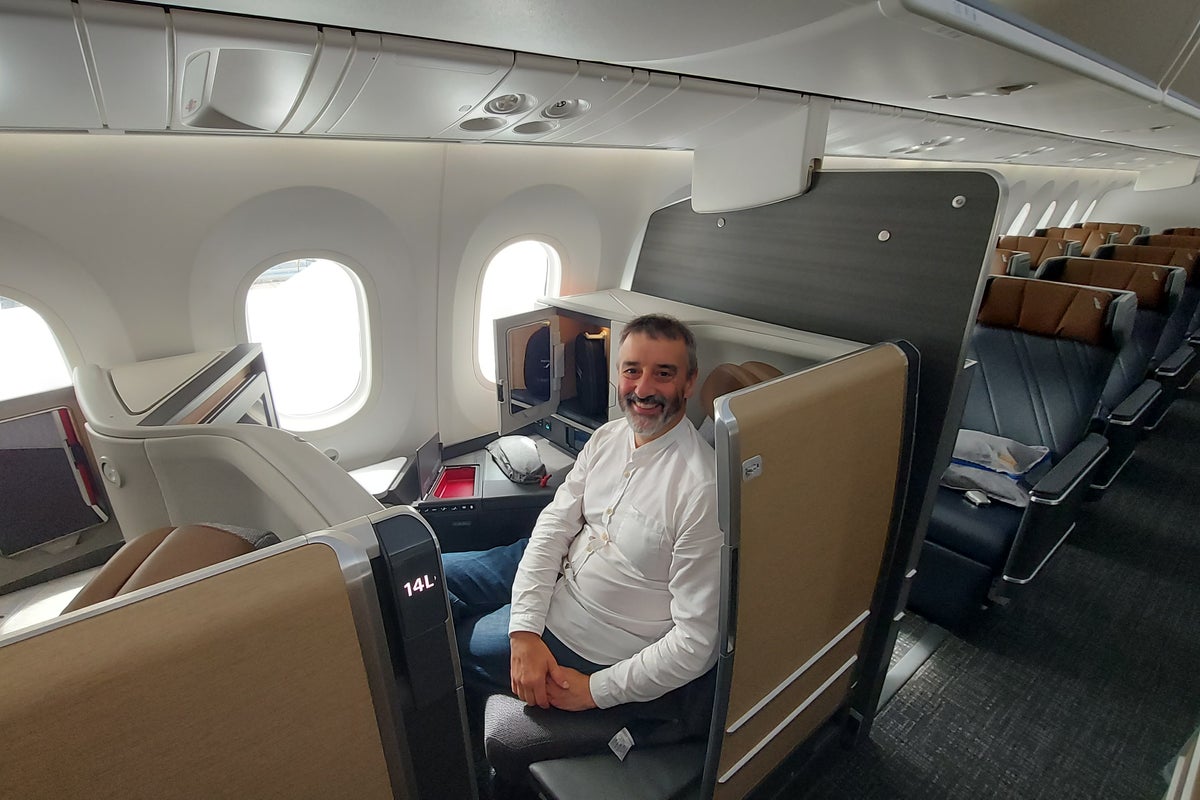 I tried out American Airlines’ new Dreamliner cabin — here’s why it’s a game-changer