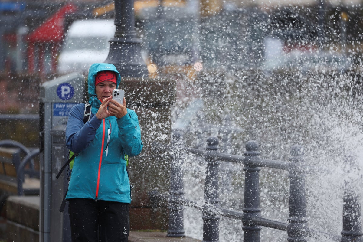 Hurricane Humberto to bring wind and rain to UK as Brits brace for wet weather