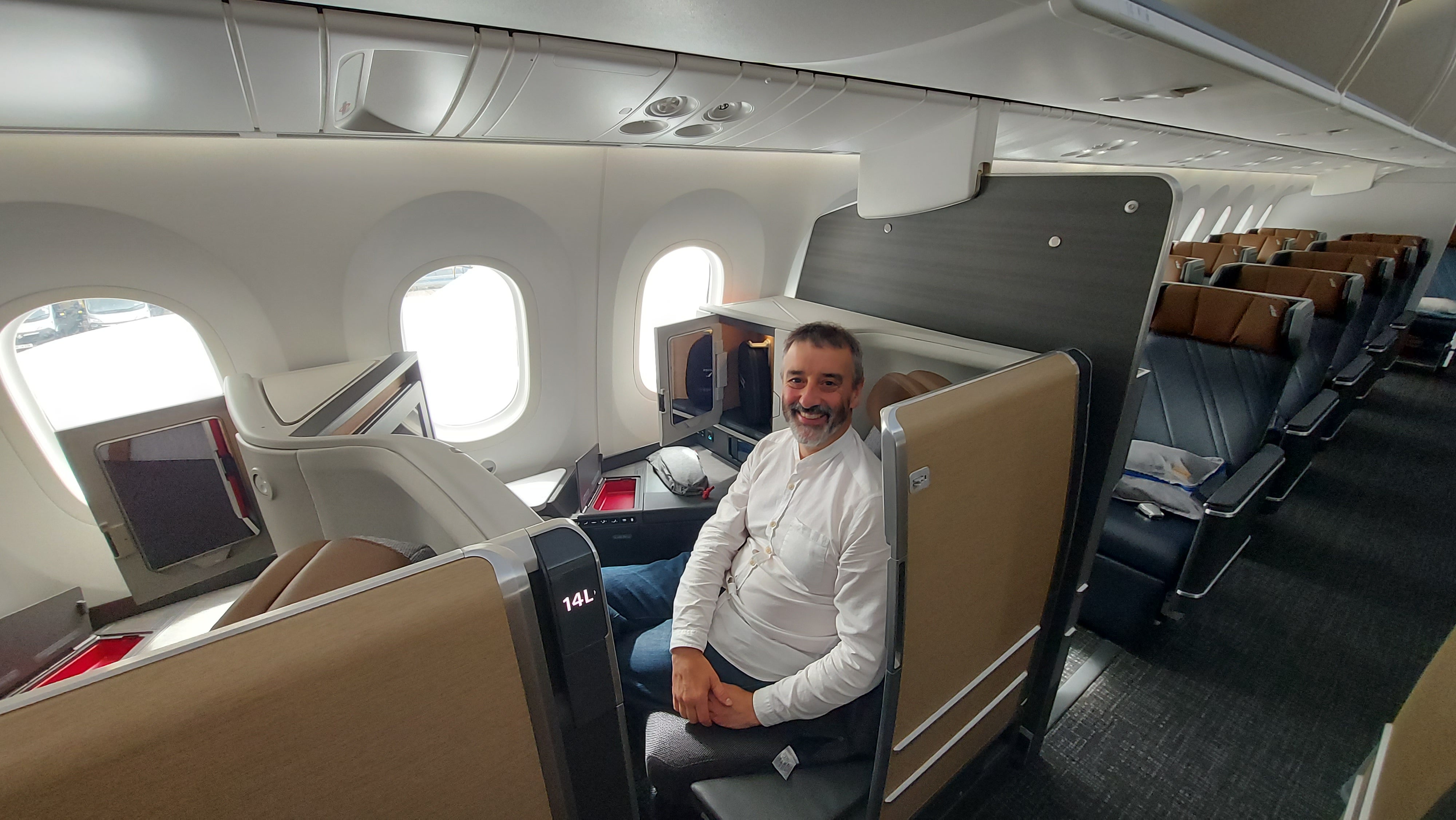 TED is a four -week American Dreamliner Airlines board at Heathro London Airport. Ted at the top in the new flagship chair