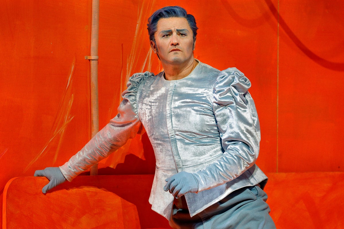 Tenor Piotr Beczała sings different productions of Wagner's 'Lohengrin' 41 hours apart