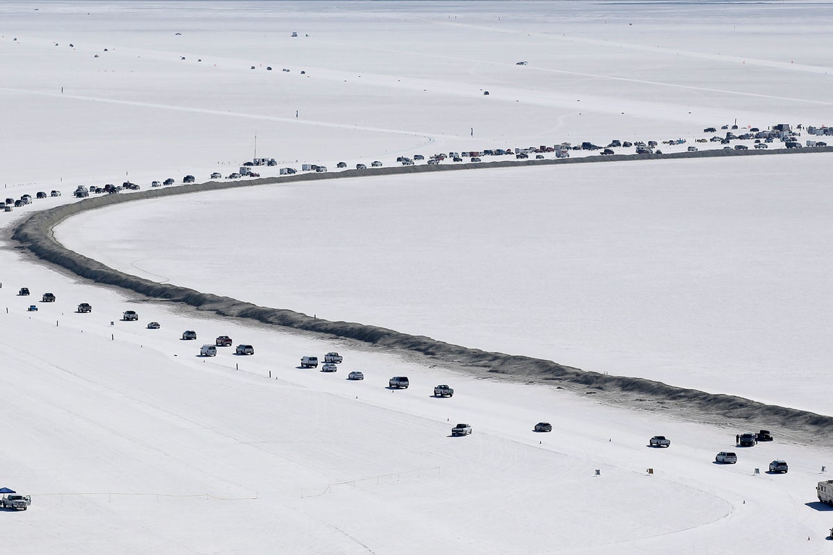 Driver attempting to set a record at Utah’s Bonneville Salt Flats dies after losing control