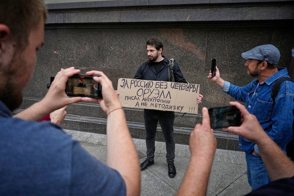 How Russia reins in the internet by blocking websites and isolating it from the rest of the world