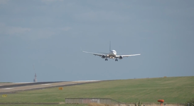 <p>Planes struggle to land in high winds as Storm Floris batters parts of UK</p>