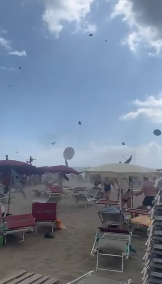 <p>Tourists flee as tornado hits Italian beach, sending parasols flying</p>