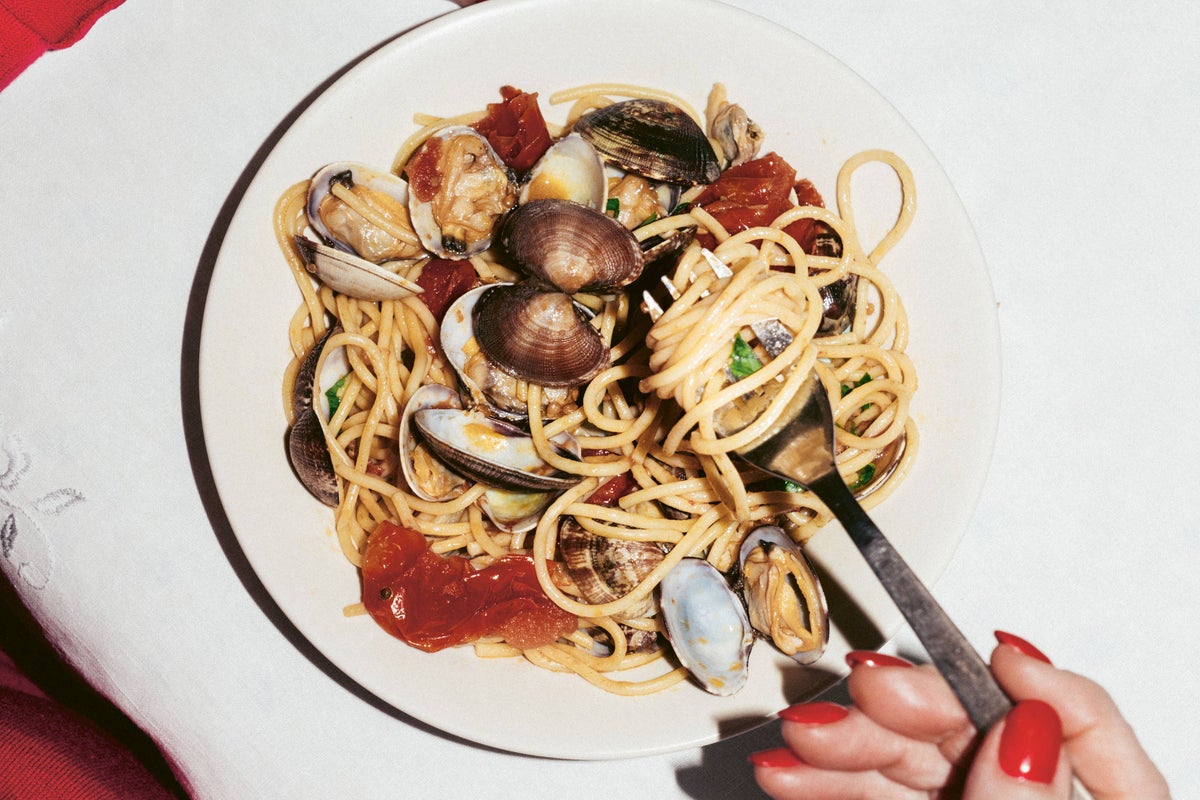 How to make the ultimate spaghetti alle vongole, straight from Naples