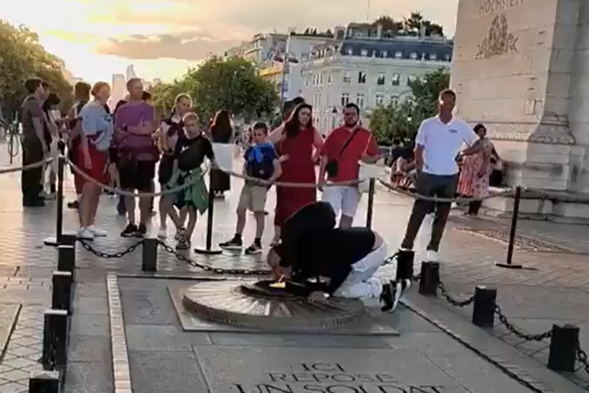 Outrage as man uses memorial flame at Tomb of the Unknown Soldier to light cigarette